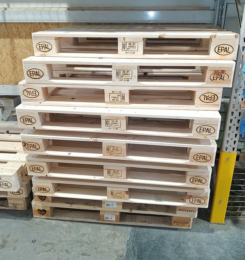 Pila de pallets Euro nuevos
