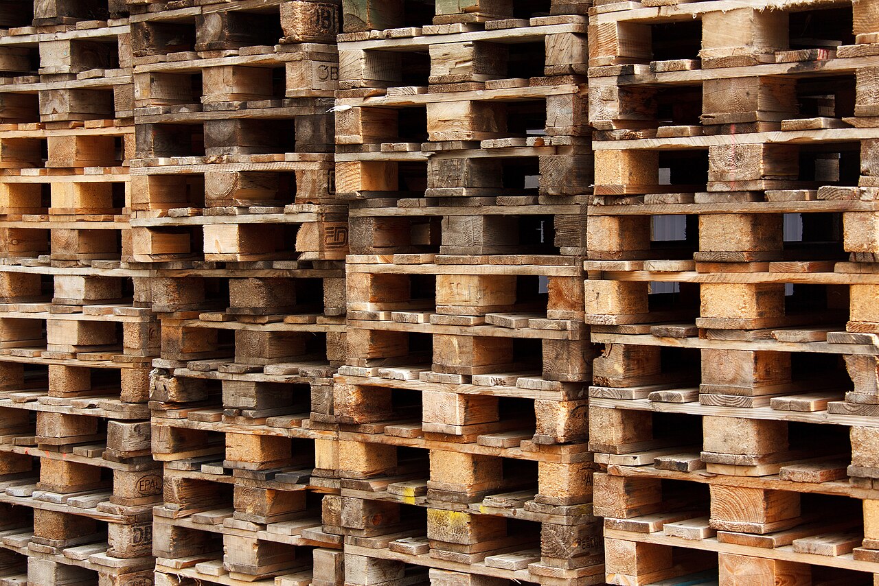 Pilas altas de pallets