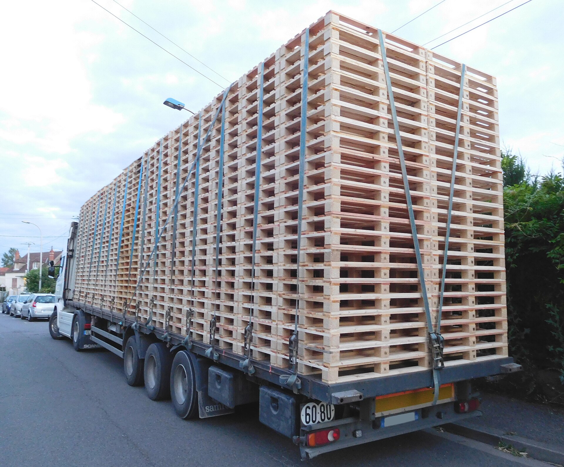 Camión con pallets